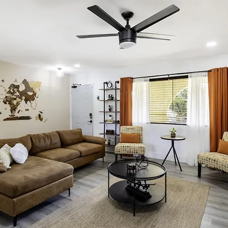 Sky Harbor House - Centrally Located Withhot Tub Home